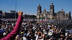 Am Samstag beteiligen sich Demonstrierende in Mexiko-Stadt an einem Jugend-Protestmarsch gegen die Regierung.