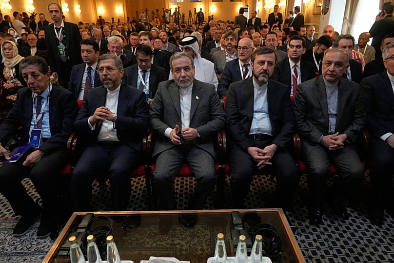 وزير الخارجية الإيراني عباس عراقجي، يحضر مؤتمرًا بعنوان "القانون الدولي تحت الهجوم: العدوان والدفاع عن النفس"، في طهران، إيران، يوم الأحد 16 نوفمبر 2025.