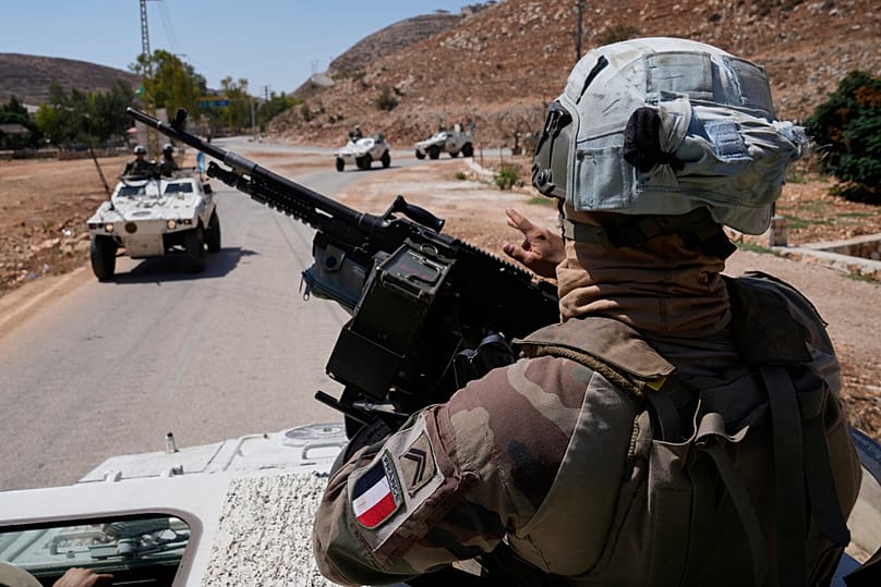 جنود فرنسيون من قوات اليونيفيل خلال دورية في وادي السلوقي جنوب لبنان، في 20 آب 2025.