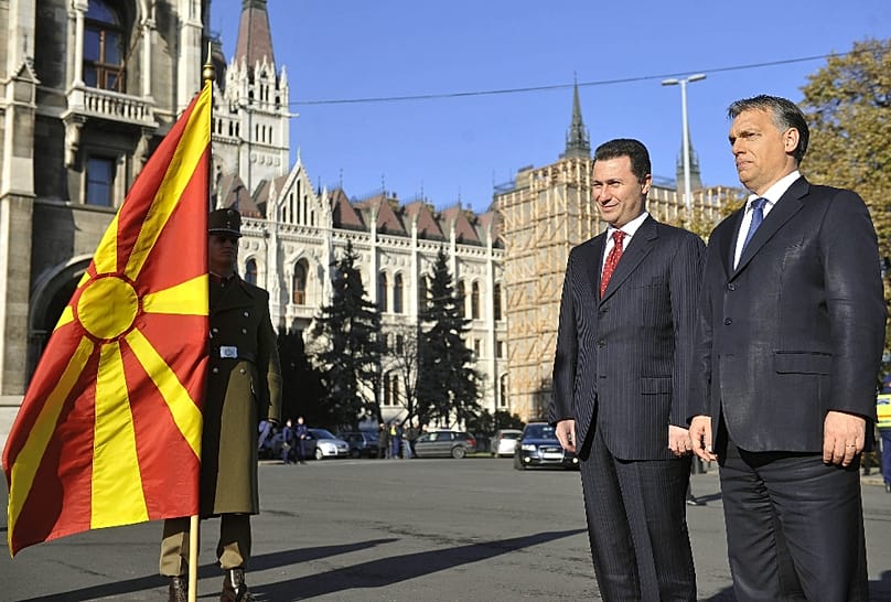 Nikola Gruevszkit katonai díszszemlével fogadta Orbán Viktor Budapesten, 2012 novemberében