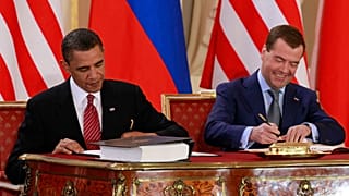 Barack Obama amerikai és Dmitrij Medvegyev orosz elnök, Prága, 2010 április 8.