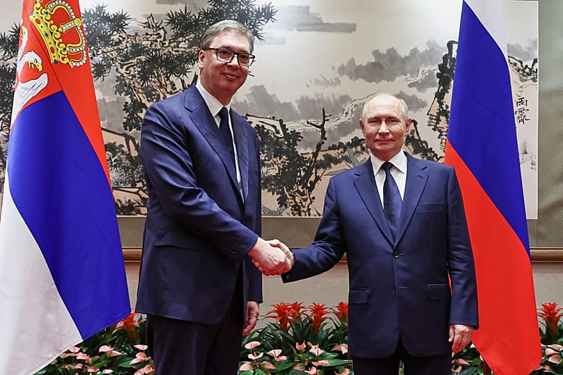 Serbiens Präsident Aleksandar Vučić mit Russlands Präsident Wladimir Putin in Beijing, China am 2. September 2025