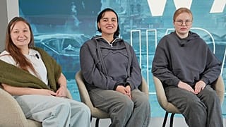 Katerina Pryimak, Yulia Sidorova és Oleksandra Lysytska az Euronews stúdiójában 