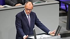 Almanya Başbakanı Friedrich Merz, 16 Ekim 2025 Perşembe günü Berlin'deki Reichstag binasında yapılan bir tartışma sırasında Federal Meclis'e hitap ediyor.