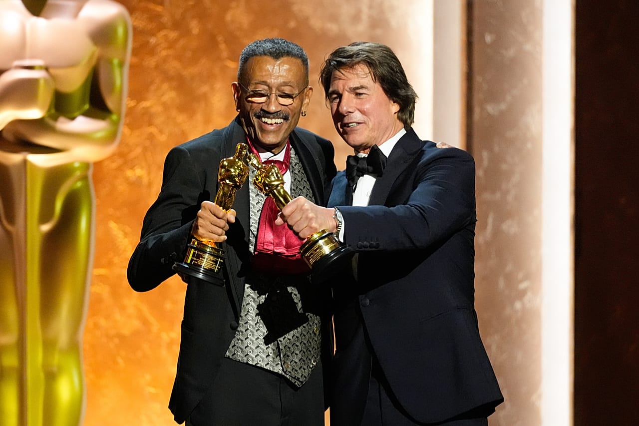 Wynn Thomas and Tom Cruise, winners of Academy honorary awards 