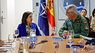 Robles se reúne con el mando aliado del Centro de Operaciones Aéreas Combinadas (CAOC-TJ), en la Base Aérea de Torrejón, el 12 de noviembre