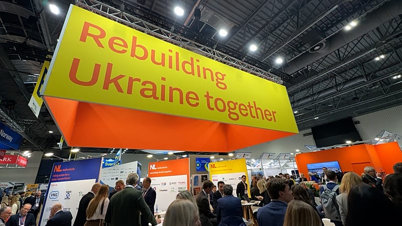 Podczas ReBuild Ukraine Expo omawiano mobilizację prywatnych inwestycji w odbudowę Ukrainy.