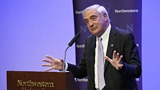 جويل موكير يتحدث بعد فوزه بجائزة نوبل في الاقتصاد بجامعة نورث ويسترن، يوم الاثنين 13 أكتوبر 2025، في إيفانستون، إلينوي.