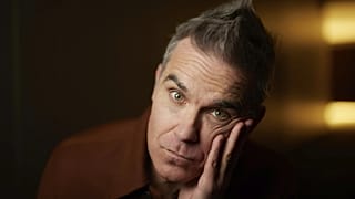 Robbie Williams, "Better Man" filminin tanıtımı için poz veriyor.