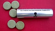 Bir alüminyum fosfit tableti.