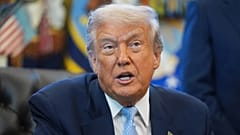 الرئيس دونالد ترامب يتحدث خلال اجتماع مع فريق عمل البيت الأبيض المعني بكأس العالم لكرة القدم 2026، بالبيت الأبيض، يوم الاثنين 17 نوفمبر/تشرين الثاني 2025، في واشنطن. 