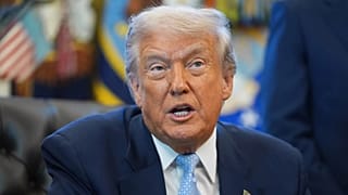 الرئيس دونالد ترامب يتحدث خلال اجتماع مع فريق عمل البيت الأبيض المعني بكأس العالم لكرة القدم 2026، بالبيت الأبيض، يوم الاثنين 17 نوفمبر/تشرين الثاني 2025، في واشنطن. 