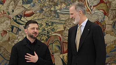 Президента Украины Владимира Зеленского принимает король Испании Фелипе VI во время встречи во дворце Зарсуэла в Мадриде 18 ноября 2025 года.