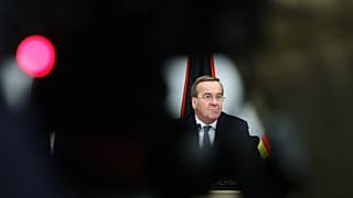 Pistorius  am15. Oktober 2025 auf einer Sitzung der Ukraine Defense Contact Group im NATO-Hauptquartier in Brüssel