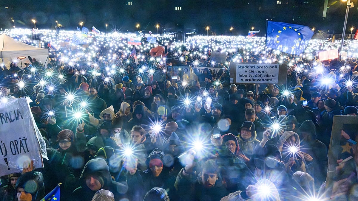 Révolution de velours : les Slovaques et les Tchèques dans la rue pour défendre la démocratie