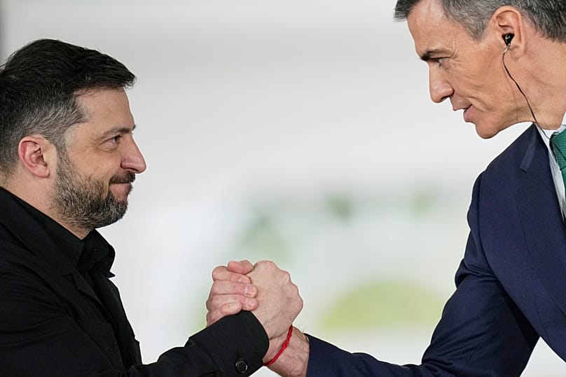 Spanish Prime Minister Pedro Sánchez and Ukrainian President Volodymyr Zelenskyy shake hands after a press conference in Madrid, 18 November, 2025	