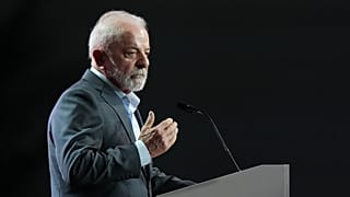 O presidente do Brasil, Luiz Inácio Lula da Silva, discursa durante uma sessão plenária na Cúpula Climática da ONU COP30, segunda-feira, 10 de novembro de 2025.