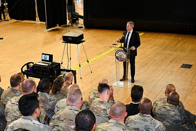 وزير الجيش دان دريسكول في ثكنة الحرس الوطني بالعاصمة واشنطن، يوم الثلاثاء 12 أغسطس/آب 2025.