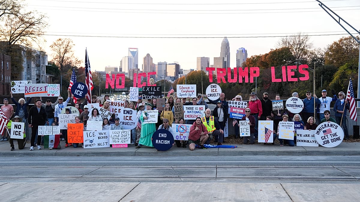Les manifestations se poursuivent à Raleigh, en Caroline du Nord, contre les raids de l'ICE