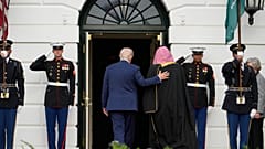Trump és MBS belép a Fehér Házba, 2025 november 18. 