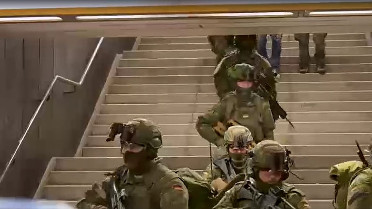 Deutschen-Soldaten-trainieren-in-Berliner-U-Bahn-f-r-den-Ernstfall