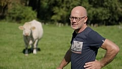 Der Landwirt Hugues Falys aus Hennegau in Westbelgien verklagt TotalEnergies auf Schadenersatz für klimabedingte Schäden an seinem Hof.