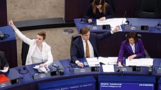 پارلمان اروپا به هنگام تصویب قانون هوش مصنوعی