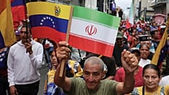 راهپیمایی حکومتی در ونزوئلا برای حمایت از جمهوری اسلامی ایران در جنگ ۱۲ روزه