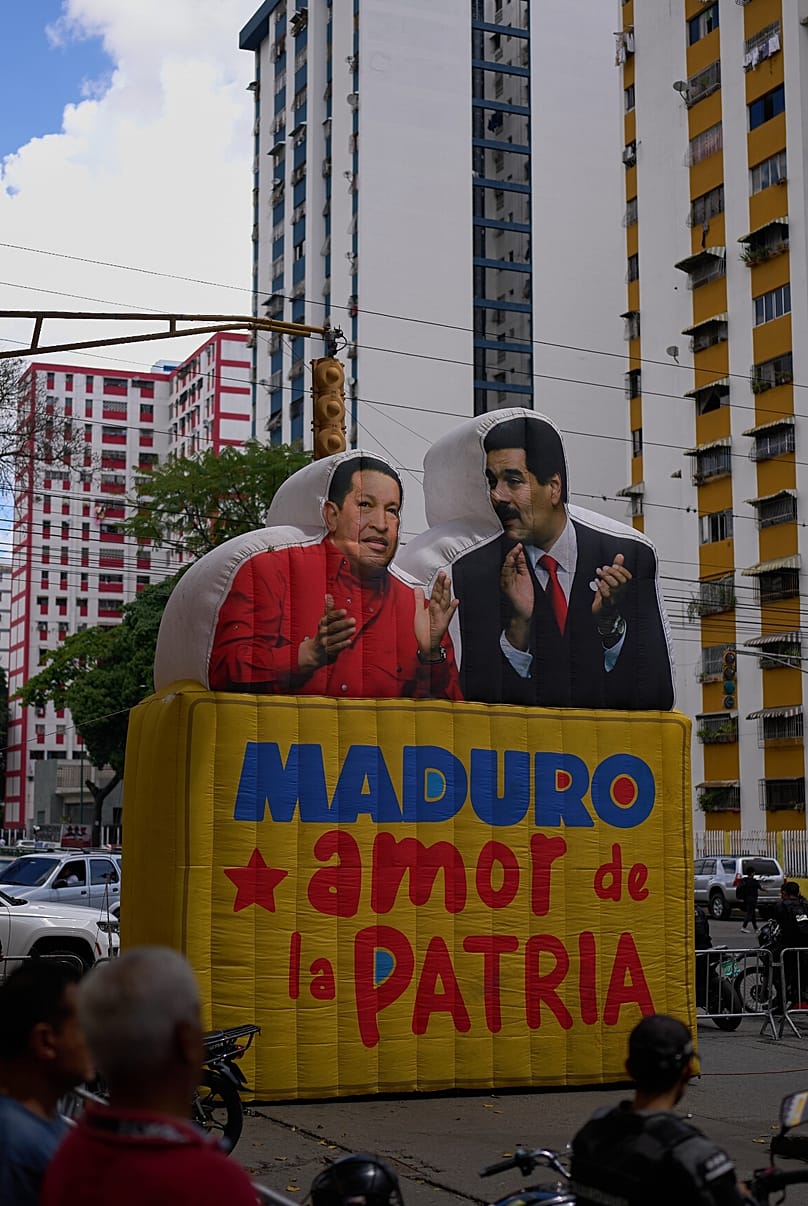 تصویر مادورو و چاوز در کاراکاس