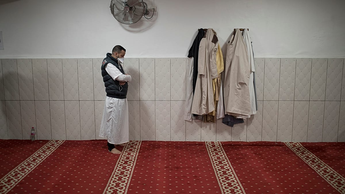 Les jeunes Français musulmans adeptes d'un islam plus rigoriste : que retenir du sondage de l'Ifop ?