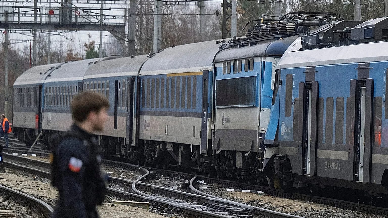 The scene after an express train collided with a passenger train on the line between Zliv and Dívčice in the České Budějovice region, 20 November, 2025