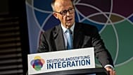 Bundeskanzler Friedrich Merz (CDU) hält eine Rede bei einer Veranstaltung der Deutschlandstiftung Integration in Berlin, 19. November 2025