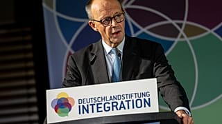 Bundeskanzler Friedrich Merz (CDU) hält eine Rede bei einer Veranstaltung der Deutschlandstiftung Integration in Berlin, 19. November 2025