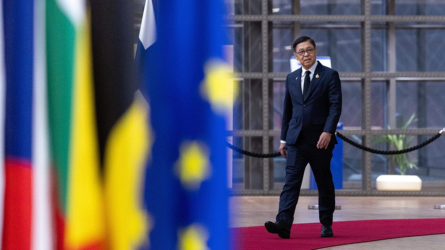 Thailand's Foreign Affairs Minister Sihasak Phuangketkeow arrives for the EU Indo-Pacific Ministerial Forum meeting at the European Council building in Brussels, 21.11.2025.