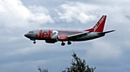 Yönlendirilen bir Jet2.com uçağı, 16 Mayıs 2010 Pazar günü İngiltere'deki Newcastle Uluslararası Havalimanı'na inişe yaklaşıyor.