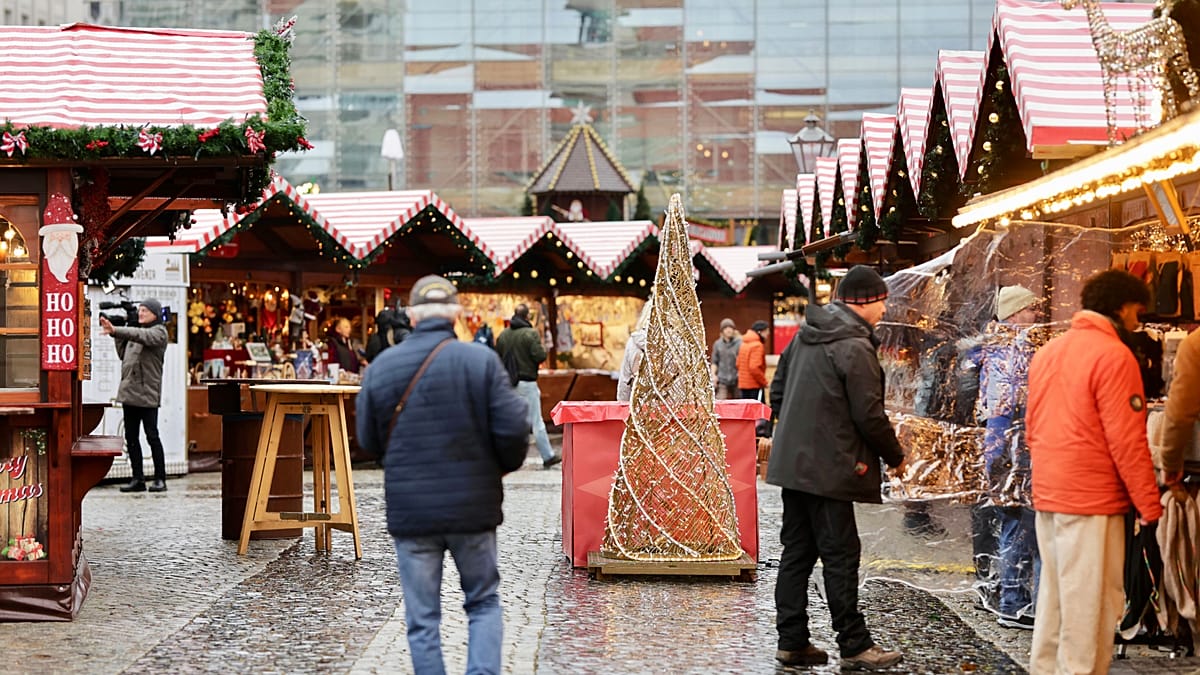 Le marché de Noël de Magdebourg rouvre un an après l'attaque meurtrière à la voiture-bélier