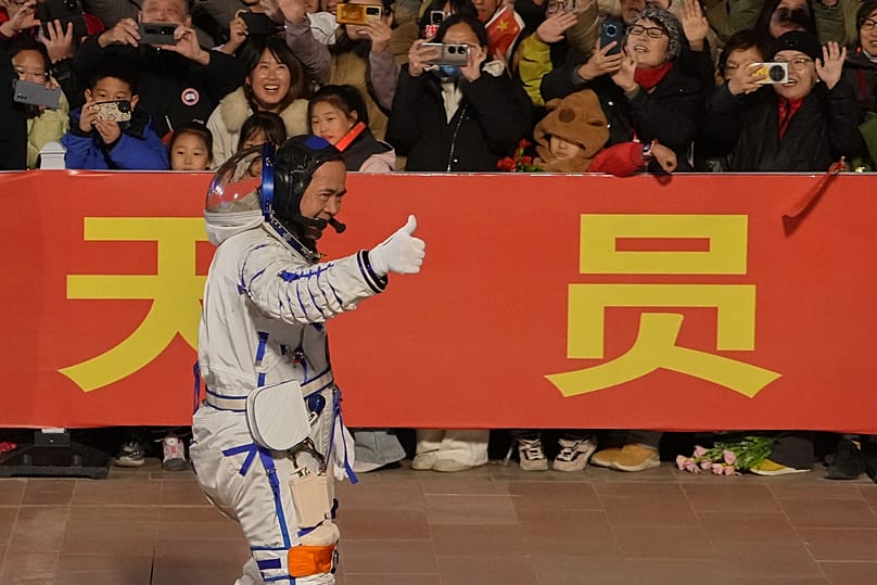 Chinesischer Astronaut wird verabschiedet bevor seine Mission startet, 31. Oktober 2025