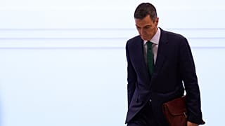 Bir komisyon toplantısı öncesinde İspanya Başbakanı Pedro Sanchez, 30 Ekim 2025