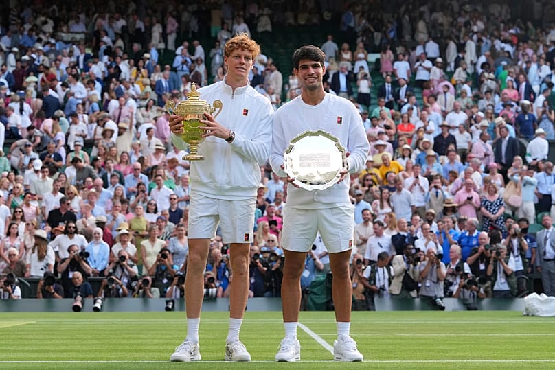 Jannik Sinner et Carlos Alcaraz lors de la finale de l'edition 2025 de Wimbledon