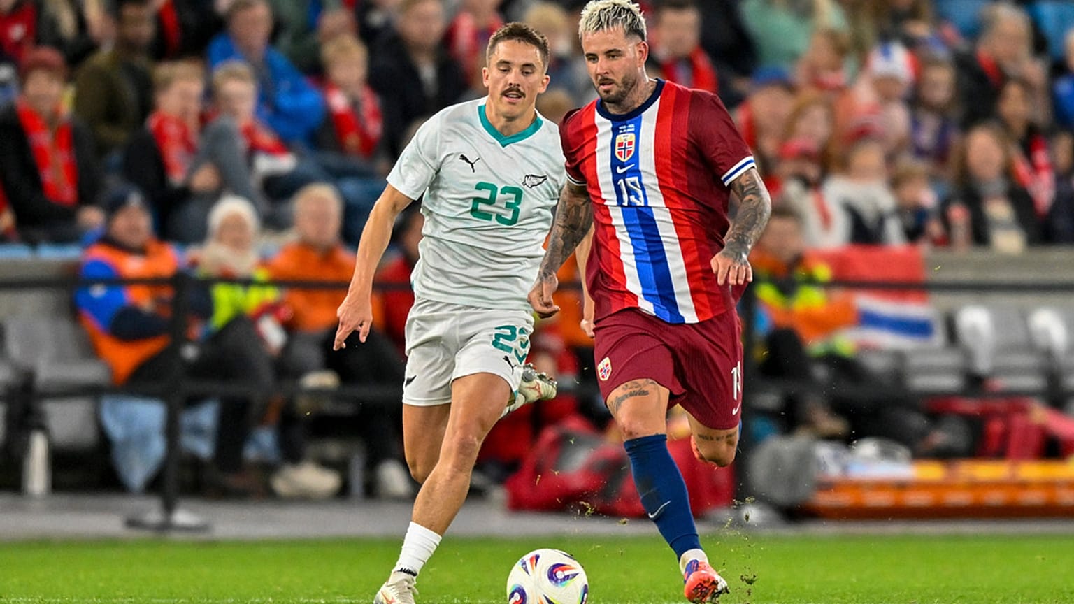 Norvegia-Nuova Zelanda: Aron Dønnum si avventa sul pallone durante l'amichevole allo stadio Ullevaal a Oslo, 14 ottobre 2025