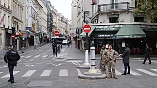 عکس آرشیوی از نیروهای پلیس در پاریس