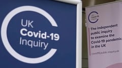Vista geral da entrada do edifício onde decorreu a audiência preliminar do inquérito sobre a Covid-19 para o Módulo 2 em Londres, 6 de junho de 2023