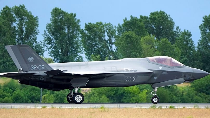 Ein Lockheed Martin F-35 Lightning II-Flugzeug der italienischen Luftwaffe am 20. Juni 2022 in Schönefeld bei Berlin