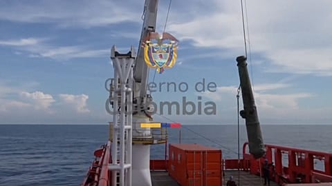 Un cannone, monete coniate a mano e un vaso: i primi reperti recuperati dal galeone San José