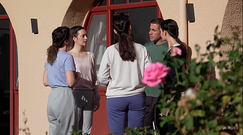 Πηγαδάκια έξω από τα δωμάτια