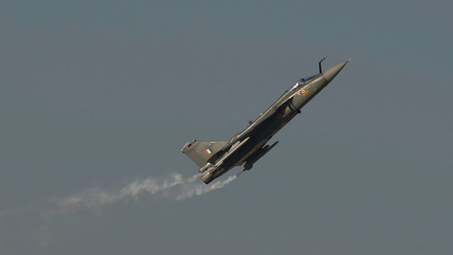 Un avión de combate se estrelló durante un vuelo de demostración en el Salón Aeronáutico de Dubái