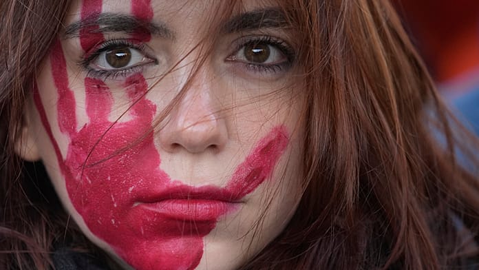 Roma, Conferenza contro il femminicidio: "ogni dieci minuti nel mondo viene uccisa una donna"