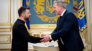Ο Ουκρανός πρόεδρος Βολοντίμιρ Ζελένσκι συναντάει στο Κίεβο τον αμερικανό υπουργό στρατιωτικών υποθέσεων Νταν Ντρίσκολ 