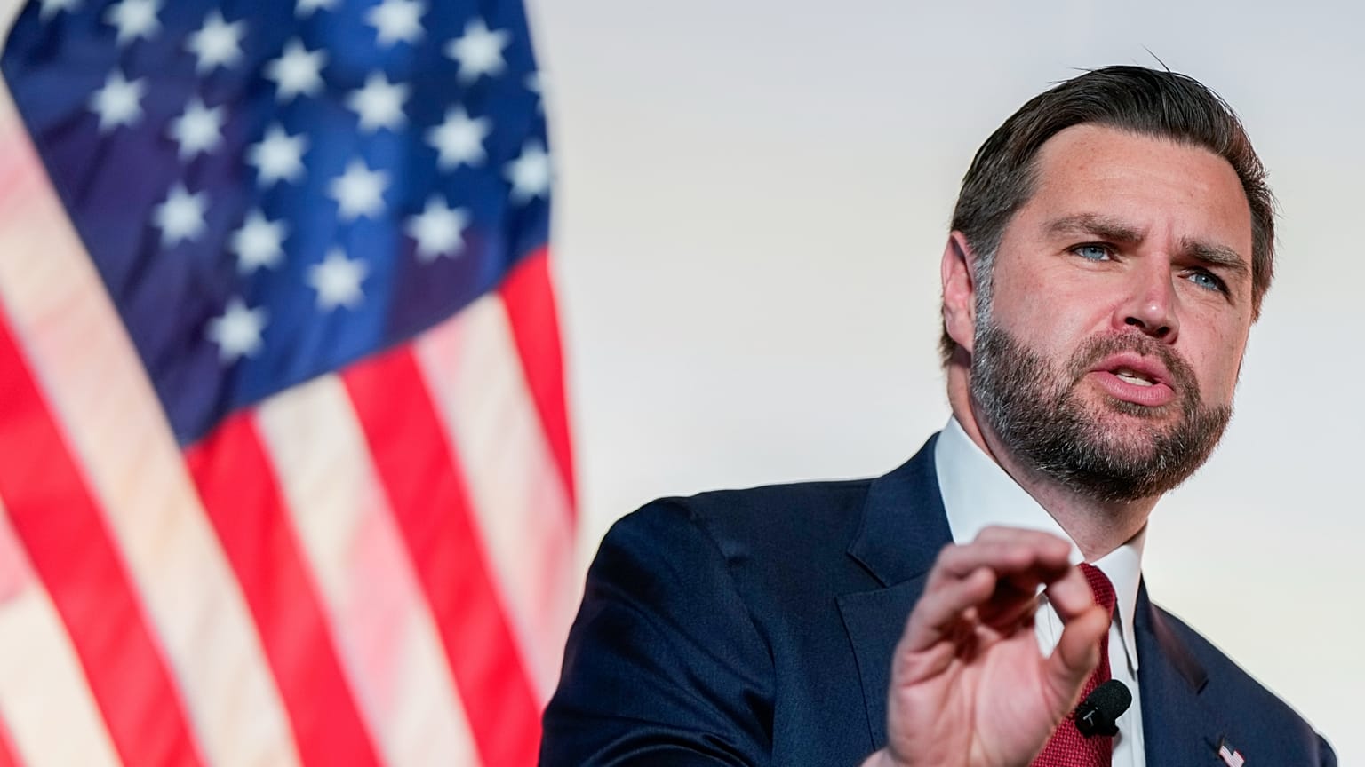 Az amerikai alelnök a Breitbart jobboldali lap rendezvényén