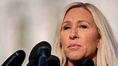 La députée Marjorie Taylor Greene, R-Ga, s'exprime lors d'une conférence de presse sur la loi relative à la transparence des dossiers Epstein, mardi 18 novembre 2025.